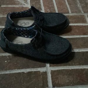 Like new Wendy Hey Dudes size 8